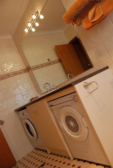 Arkana Motor Inn & Terrace Apartments - Pubs and Clubs 31