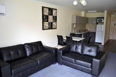 Arkana Motor Inn & Terrace Apartments - Pubs and Clubs 34