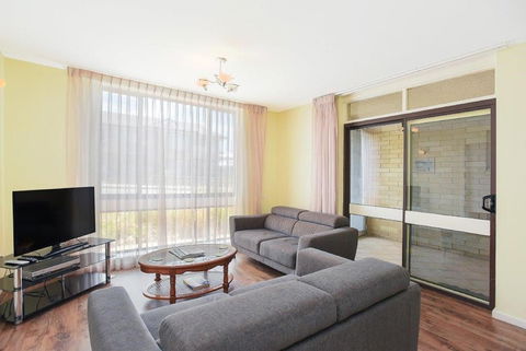 The Dolphins Beachfront Apartments - Go Out 5