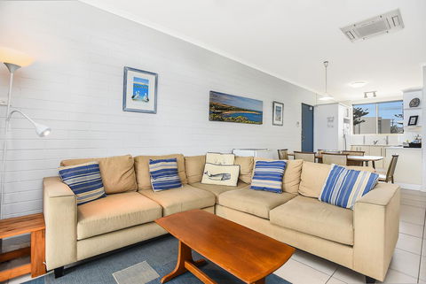 The Dolphins Beachfront Apartments - Go Out 11