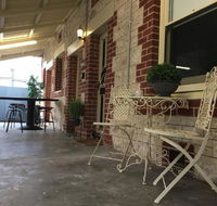 Two Cow Cottage Bed  Breakfast - Pubs and Clubs