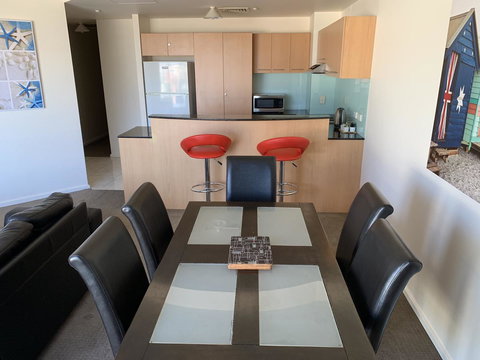 Ensenada Motor Inn And Suites - Pubs and Clubs 31