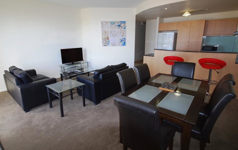 Ensenada Motor Inn And Suites - Pubs and Clubs 33