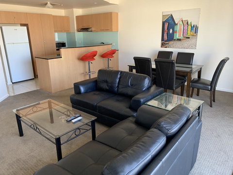 Ensenada Motor Inn And Suites - Pubs and Clubs 21