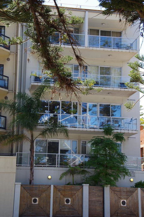 Ensenada Motor Inn And Suites - Pubs and Clubs 36
