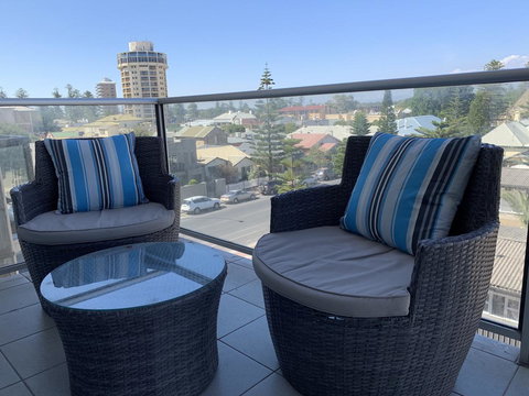 Ensenada Motor Inn And Suites - Pubs and Clubs 34