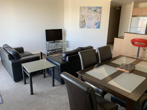 Ensenada Motor Inn And Suites - Pubs and Clubs 32