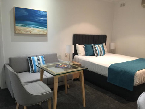 Ensenada Motor Inn And Suites - Pubs and Clubs 14