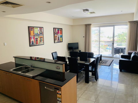 Ensenada Motor Inn And Suites - Pubs and Clubs 41