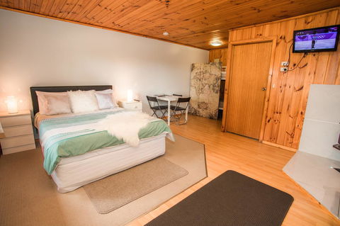 Seppelts View Cabins - Pubs and Clubs 21