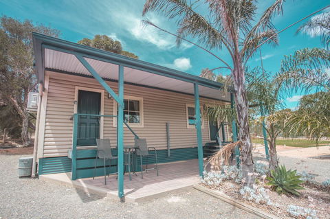 Seppelts View Cabins - Pubs and Clubs 1