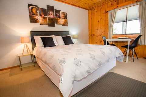 Seppelts View Cabins - Pubs and Clubs 13