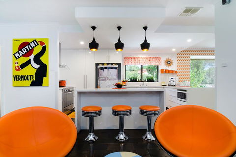 Barossa Retro BnB - Pubs and Clubs 0
