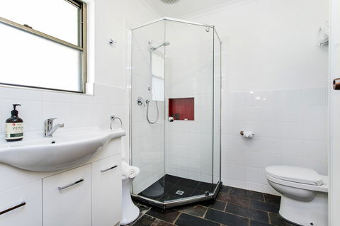 Barossa Retro BnB - Pubs and Clubs 13