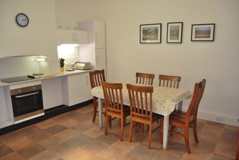 Jacaranda Cottage - Go Out 9