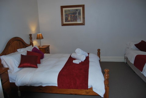 Jacaranda Cottage - Go Out 10