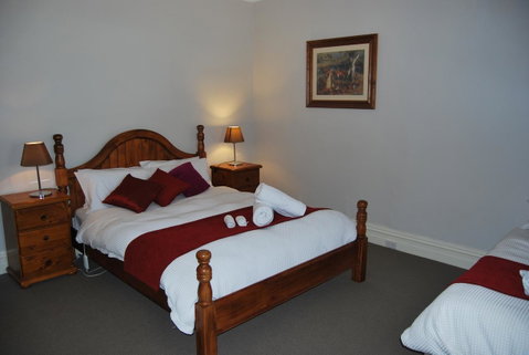 Jacaranda Cottage - Go Out 7