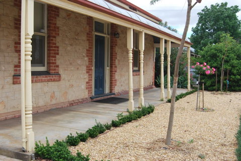 Jacaranda Cottage - Go Out 12