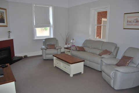 Jacaranda Cottage - Go Out 6