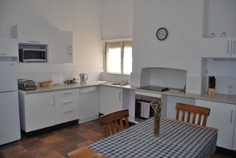 Jacaranda Cottage - Go Out 8