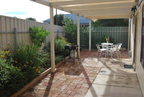 Jacaranda Cottage - Go Out 5