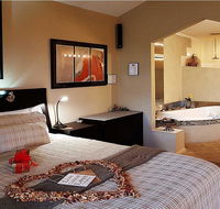 Romantic Getaways at Riverview Rise Retreats - Pubs and Clubs