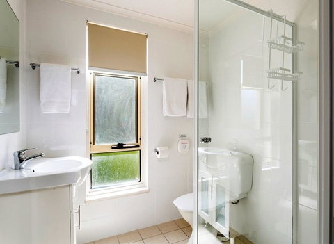 Glenelg Holiday Apartments - Corfu - Go Out 17