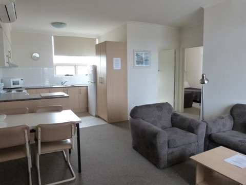 Glenelg Holiday Apartments - Corfu - Go Out 9