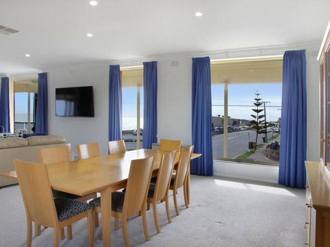 Seaview Sunset Holiday Apartments - Pubs and Clubs 28