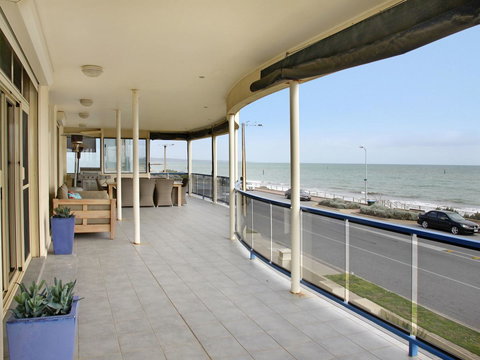 Seaview Sunset Holiday Apartments - Pubs and Clubs 25