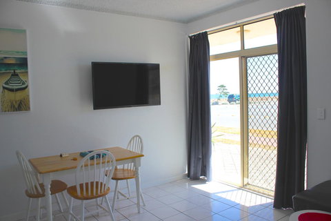 Seaview Sunset Holiday Apartments - Pubs and Clubs 20