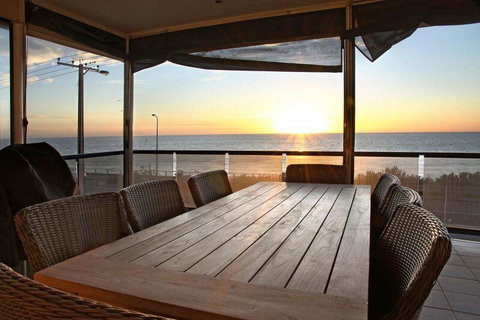 Seaview Sunset Holiday Apartments - Pubs and Clubs 21