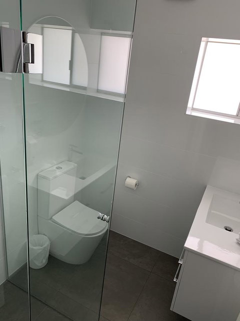 Seaview Sunset Holiday Apartments - Pubs and Clubs 2