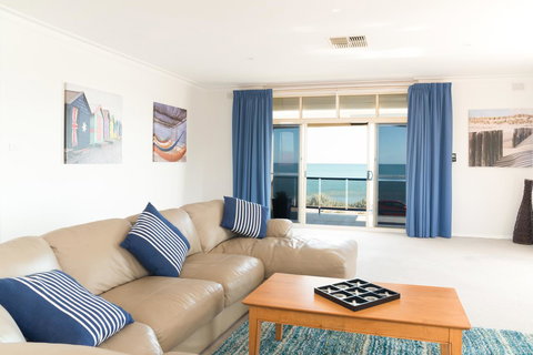 Seaview Sunset Holiday Apartments - Pubs and Clubs 0