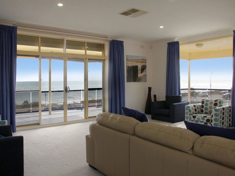 Seaview Sunset Holiday Apartments - Pubs and Clubs 23