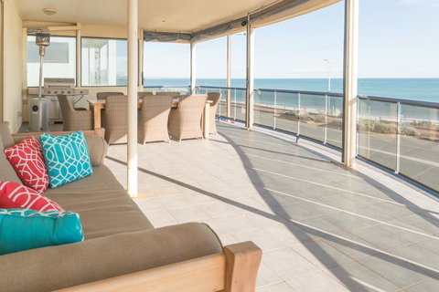 Seaview Sunset Holiday Apartments - Pubs and Clubs 6