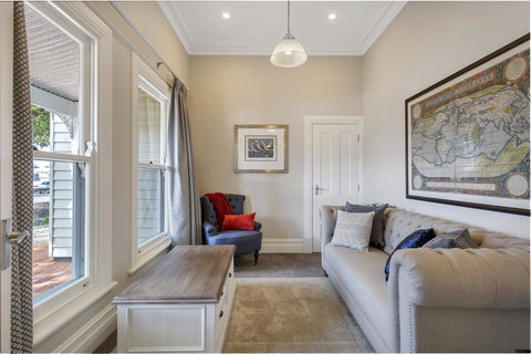 Grandview Accommodation - The Elm Tree Apartments - Pubs and Clubs 21