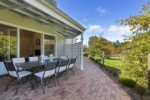 Grandview Accommodation - The Elm Tree Apartments - Pubs and Clubs 26