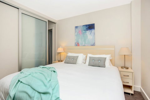 Pier Luxury Apartments - Pubs and Clubs 28