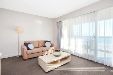 Pier Luxury Apartments - Pubs and Clubs 12