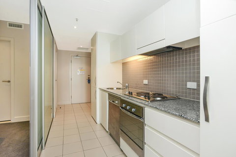 Pier Luxury Apartments - Pubs and Clubs 14