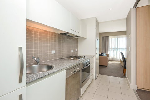 Pier Luxury Apartments - Pubs and Clubs 15