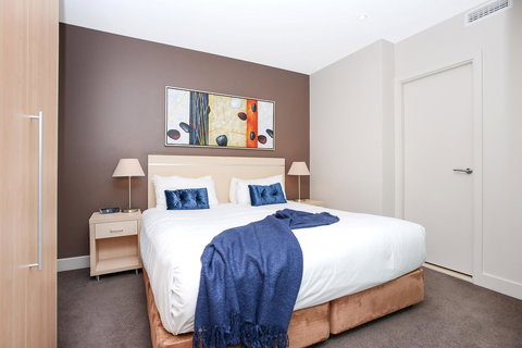 Pier Luxury Apartments - Pubs and Clubs 17