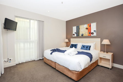 Pier Luxury Apartments - Pubs and Clubs 29