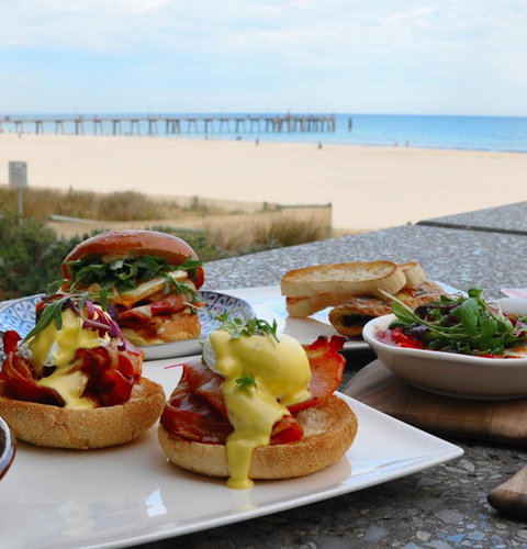 Pier Luxury Apartments - Pubs and Clubs 0