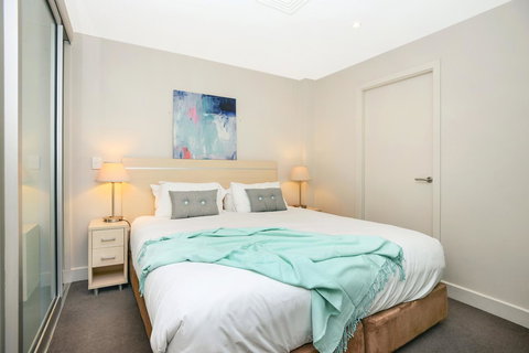 Pier Luxury Apartments - Pubs and Clubs 30