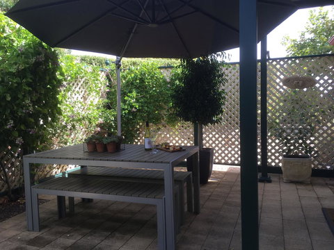 Wine And Roses Bed And Breakfast - Go Out 3