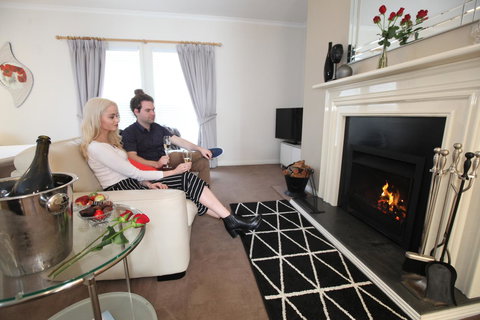 Wine And Roses Bed And Breakfast - Go Out 8