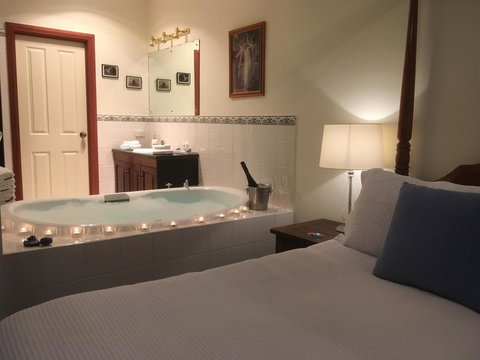 Wine And Roses Bed And Breakfast - Go Out 23