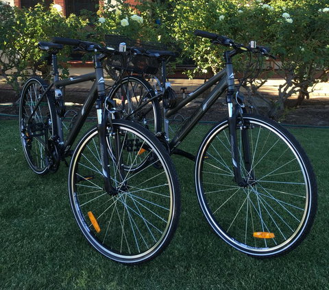 Wine And Roses Bed And Breakfast - Go Out 7